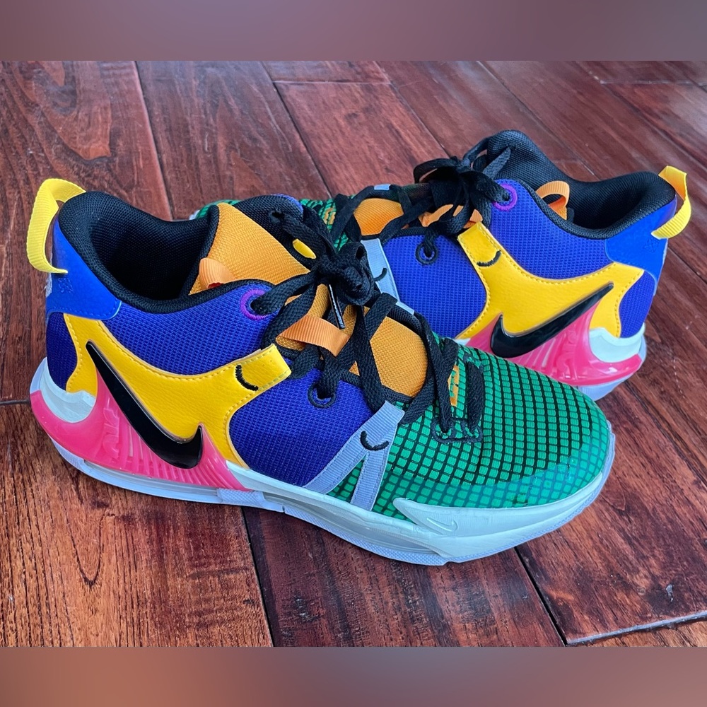 BOYS' NIKE BIG KID LEBRON WITNESS VII BASKETBALL SHOES Big Kids Y7